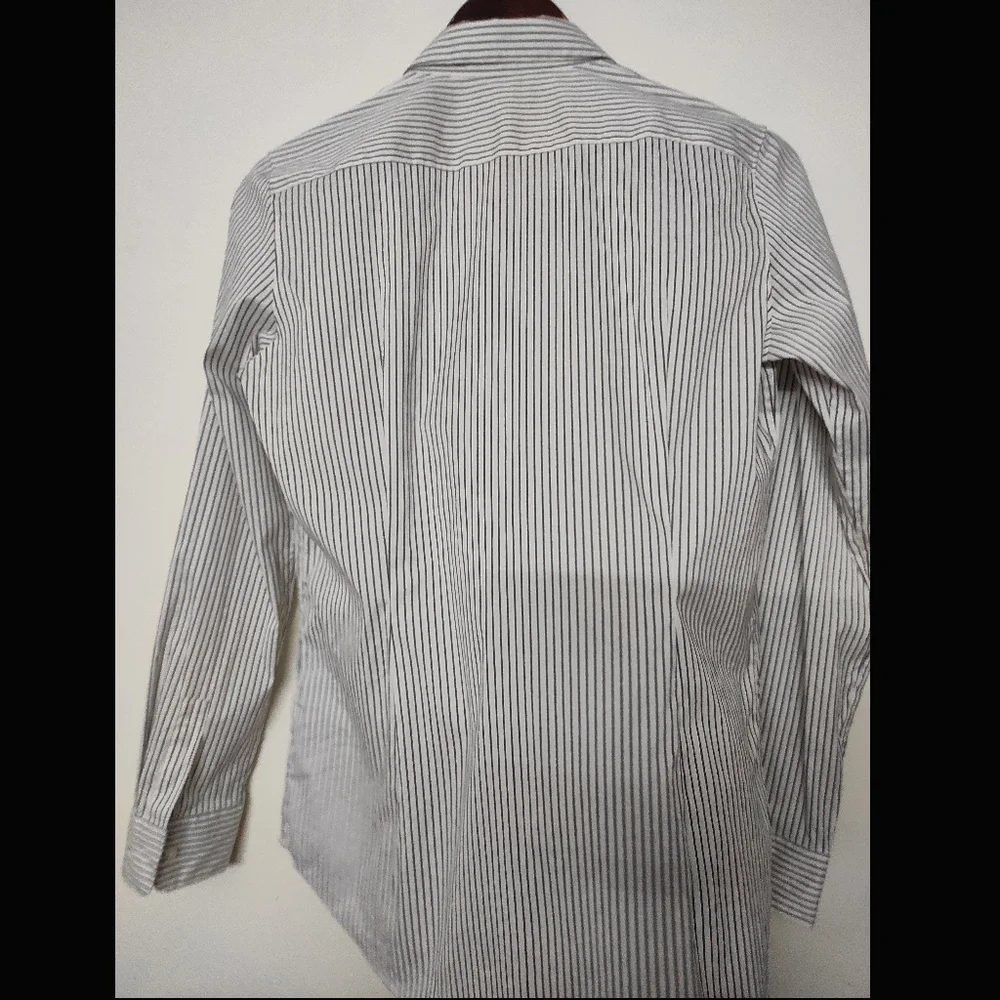 Uniqlo Stripe Shirt 🤍 - Picture 10 of 10